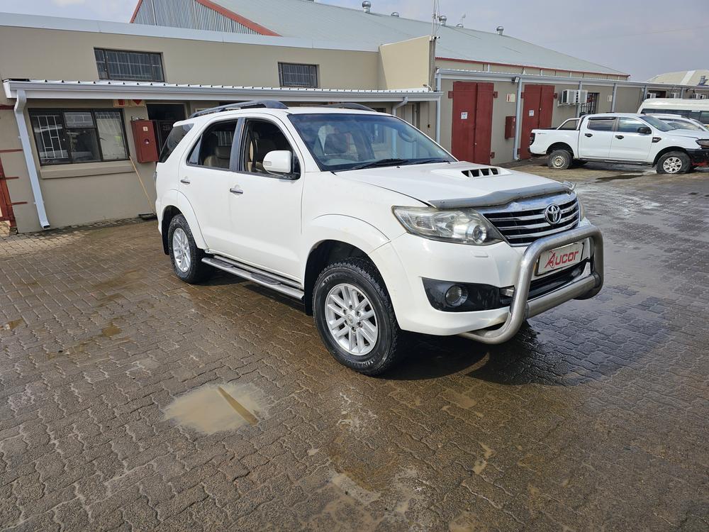 2011 TOYOTA FORTUNER 3.0D-4D R/B